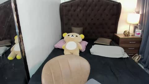 Snapshot of ellats_18 chatting on January 23, 9:39 am Sophia online show from January 23, 9:39 am