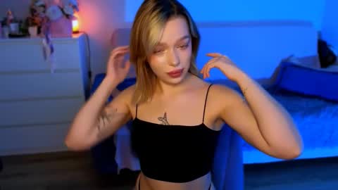 Snapshot of ellatwox chatting on November 14, 5:28 am Ella online show from November 14, 5:28 am