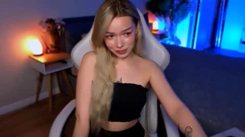 Ella online show from February 15, 5:37 am