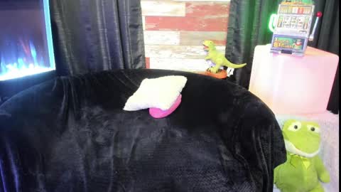 ELLE online show from February 10, 8:10 pm