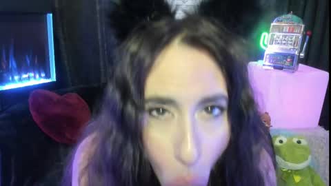 ELLE online show from February 14, 10:14 pm