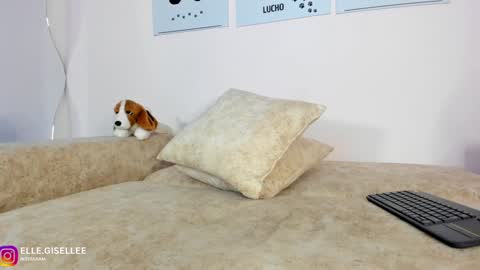 Yiss online show from February 7, 1:43 pm