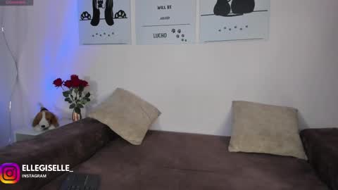 Snapshot of ellegisellee chatting on March 1, 2:57 am Yiss online show from March 1, 2:57 am