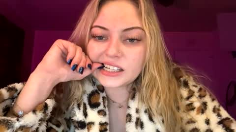 Snapshot of ellejess chatting on February 26, 2:54 am ellejess online show from February 26, 2:54 am