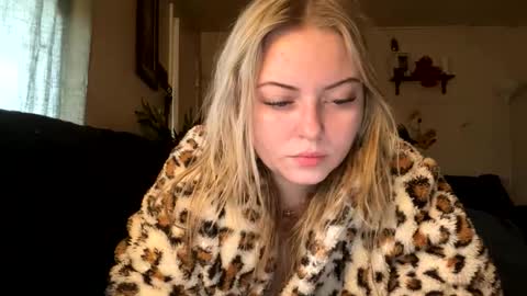 Snapshot of ellejess chatting on February 26, 4:39 pm ellejess online show from February 26, 4:39 pm