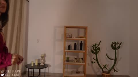 Linda Restrepo online show from March 5, 11:49 pm