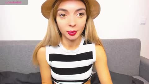 ellen_flow online show from December 15, 10:07 am