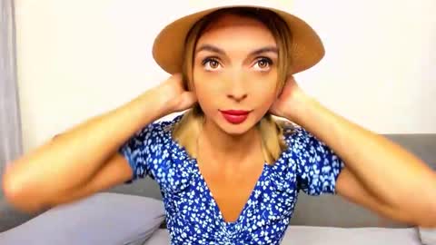 ellen_flow online show from September 18, 8:00 pm