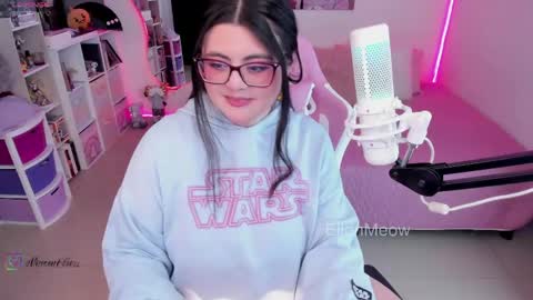Snapshot of ellen_meow chatting on June 9, 4:24 am Meow in da house . online show from June 9, 4:24 am