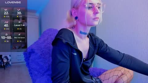 Snapshot of elli_26 chatting on May 11, 3:07 pm Ellie online show from May 11, 3:07 pm