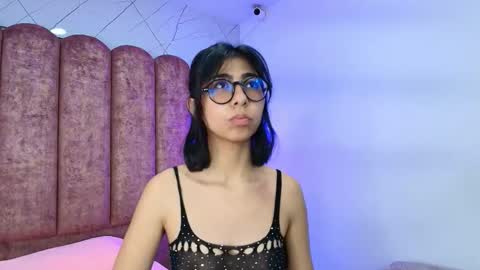 Snapshot of ellie_bloom18 chatting on January 9, 6:42 pm Ellie Bloom online show from January 9, 6:42 pm