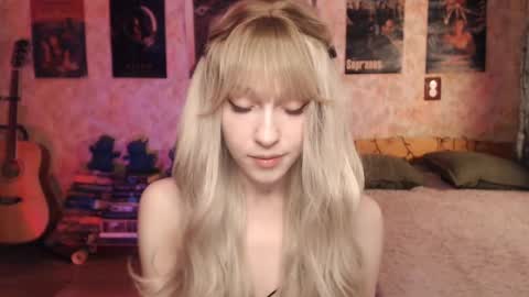 Snapshot of ellie_friendly chatting on February 17, 11:20 pm ellie_friendly online show from February 17, 11:20 pm