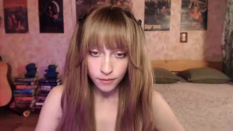 ellie_friendly online show from June 15, 2:30 pm