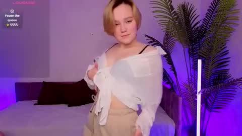 Ellie online show from March 5, 8:43 am