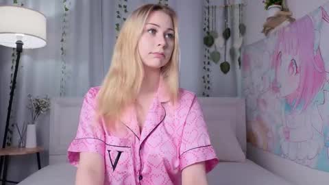 Ellie online show from February 13, 8:43 am