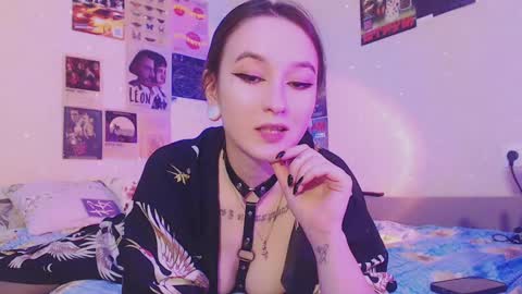 Snapshot of ellie_vibe chatting on December 11, 6:52 pm Eleonora online show from December 11, 6:52 pm