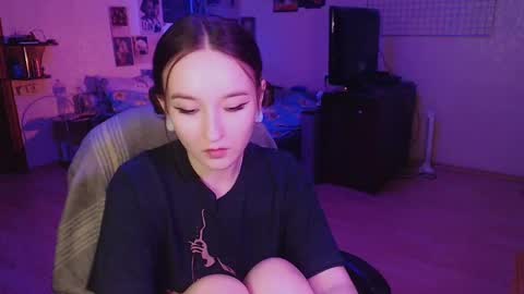 Snapshot of ellie_vibe chatting on December 12, 7:59 pm Eleonora online show from December 12, 7:59 pm