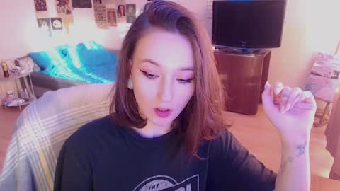 Snapshot of ellie_vibe chatting on December 31, 12:25 pm Eleonora online show from December 31, 12:25 pm