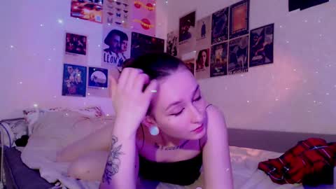 Snapshot of ellie_vibe chatting on January 24, 8:22 pm Eleonora online show from January 24, 8:22 pm