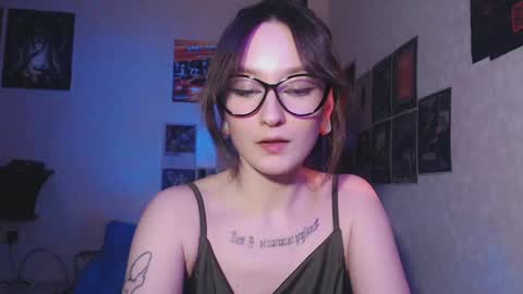 Snapshot of ellie_vibe chatting on January 29, 8:35 pm Eleonora online show from January 29, 8:35 pm