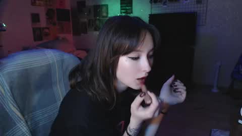 Snapshot of ellie_vibe chatting on February 13, 3:46 pm Eleonora online show from February 13, 3:46 pm