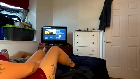 Snapshot of elliebug324 chatting on October 26, 8:59 pm elliebug324 online show from October 26, 8:59 pm