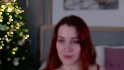 EllieLarson online show from December 4, 4:38 pm