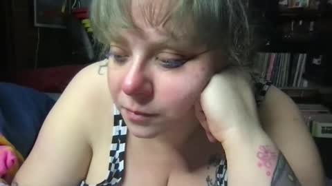 Ellie Louise online show from November 5, 8:31 pm