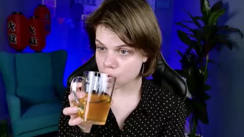 elliemurler online show from October 8, 9:07 am