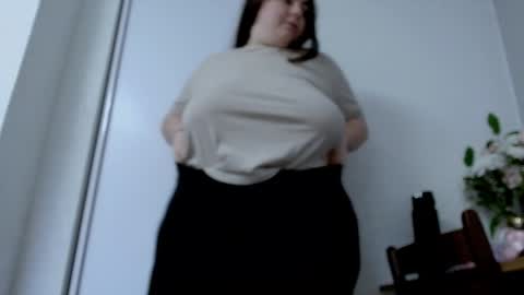 Ellie online show from April 8, 7:08 am