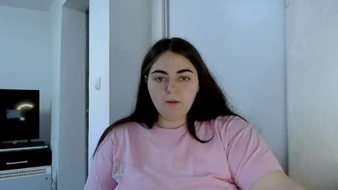 Snapshot of ellies_8 chatting on April 19, 6:02 am Ellie online show from April 19, 6:02 am