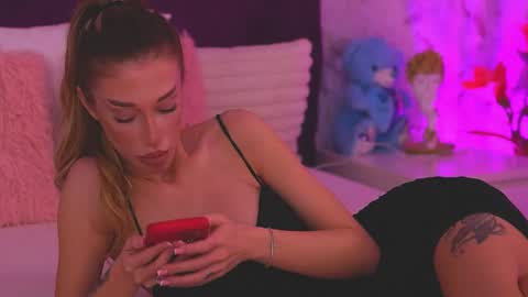 EllinaNuria online show from April 13, 3:56 am