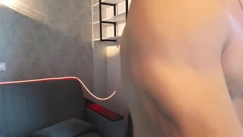 Snapshot of elliot_muscle04 chatting on October 7, 10:01 am elliot_muscle04 online show from October 7, 10:01 am