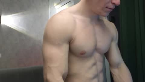 elliot_muscle04 online show from March 29, 5:02 pm