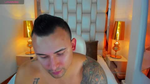 E L L I O T    V E L E Z online show from January 8, 8:29 pm