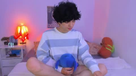 elliotvolkov online show from June 19, 2:32 pm