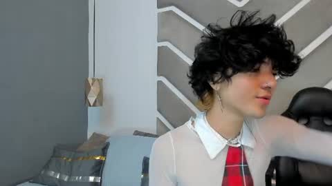 elliotvolkov online show from July 24, 1:31 pm