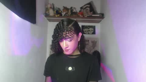 Snapshot of ellis_flowers chatting on April 28, 2:11 pm . online show from April 28, 2:11 pm