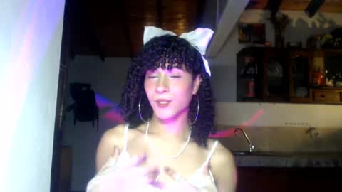 Snapshot of ellis_flowers chatting on August 6, 1:29 am . online show from August 6, 1:29 am