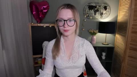 elliup online show from October 15, 8:25 am