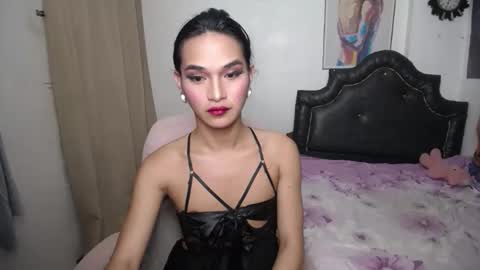 Snapshot of ellorrey chatting on April 23, 12:45 am ELLORREY online show from April 23, 12:45 am