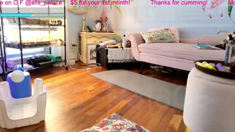Snapshot of ells_palace chatting on May 1, 6:45 pm Ella Bella Bo Bella online show from May 1, 6:45 pm