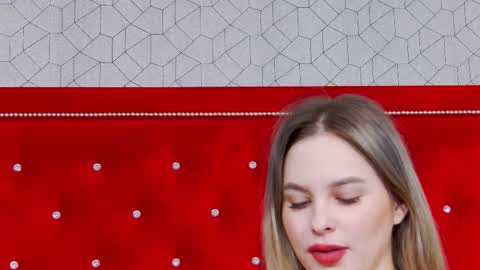 Elsa Jean online show from October 27, 5:11 am