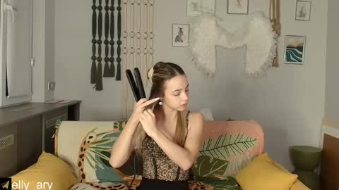 elly_ary online show from December 1, 9:20 pm