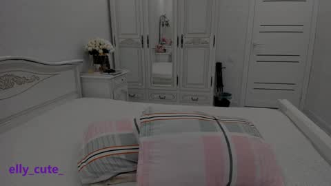 Elly Cute  online show from December 30, 3:47 am