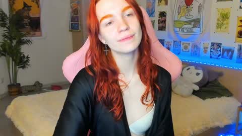 Snapshot of elly_milas chatting on December 10, 5:39 am Elly     Fansly  online show from December 10, 5:39 am