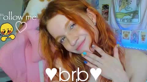 Snapshot of elly_milas chatting on October 21, 8:04 am Elly     Fansly  online show from October 21, 8:04 am