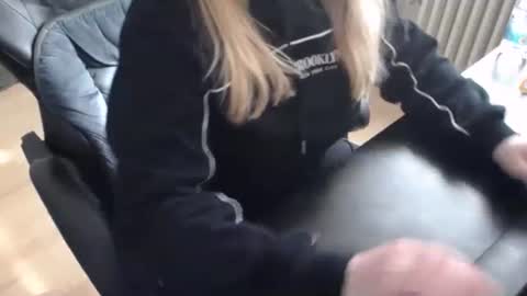 Elly online show from October 3, 1:08 pm