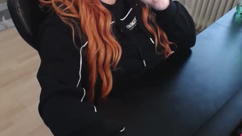 Elly online show from November 11, 3:23 pm