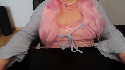 Elly online show from March 22, 8:29 am